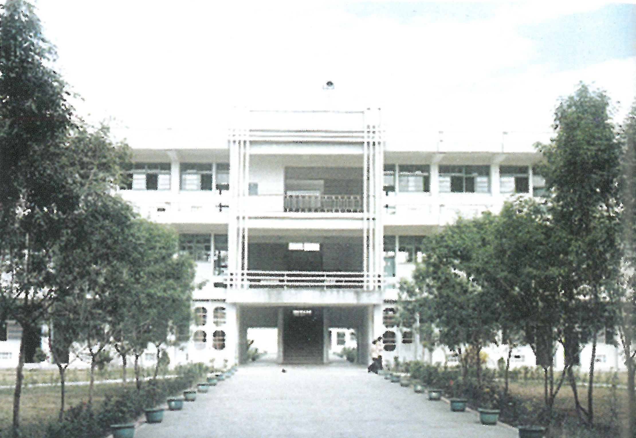 未增建前之教學大樓代表圖一